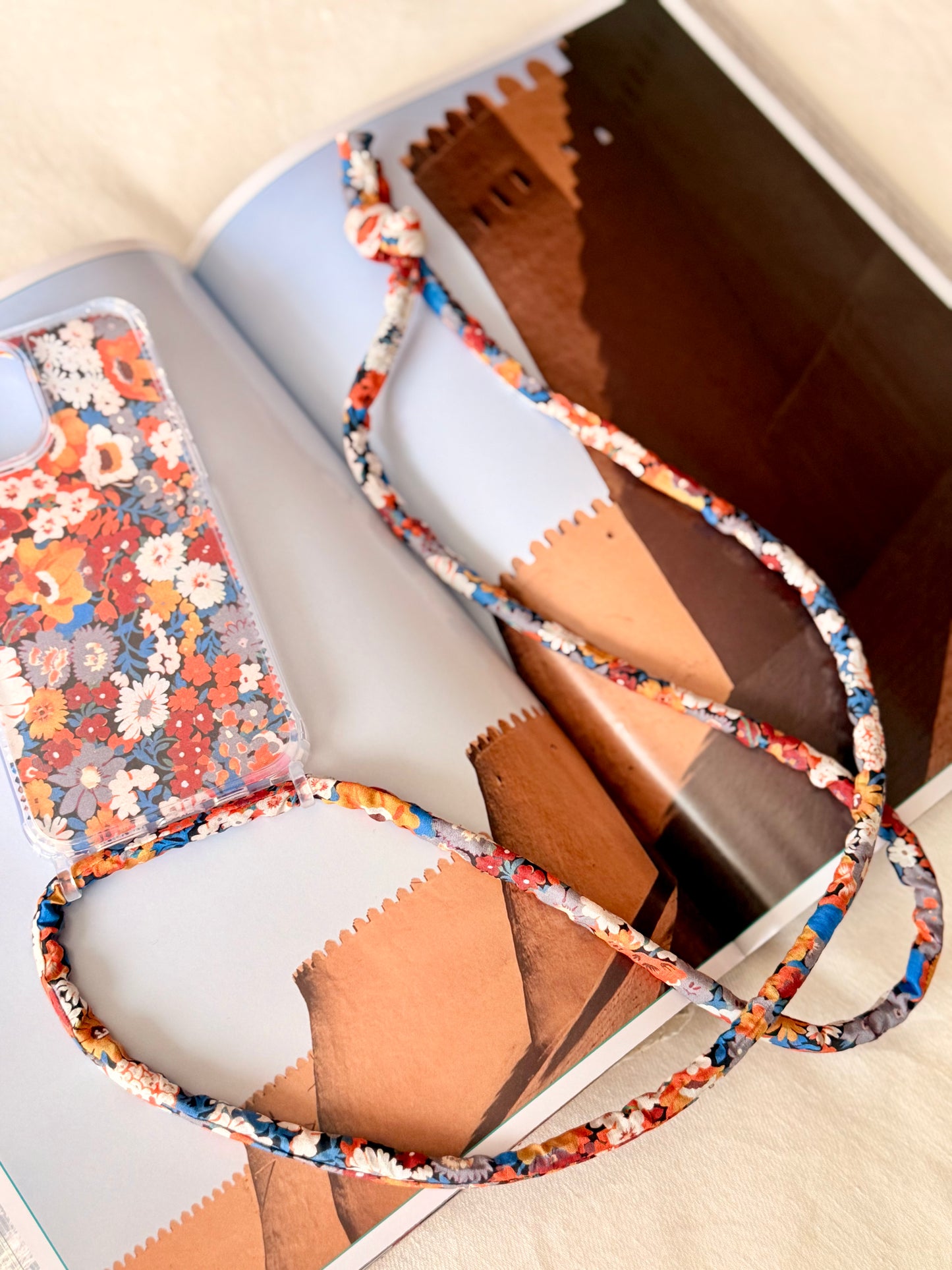 Conjunto Funda Cuelga Movil Liberty Tostado (cordón)