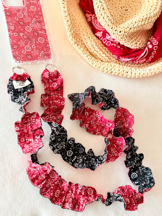 Conjunto Cuelga Móvil Bandana Rojo y Negro