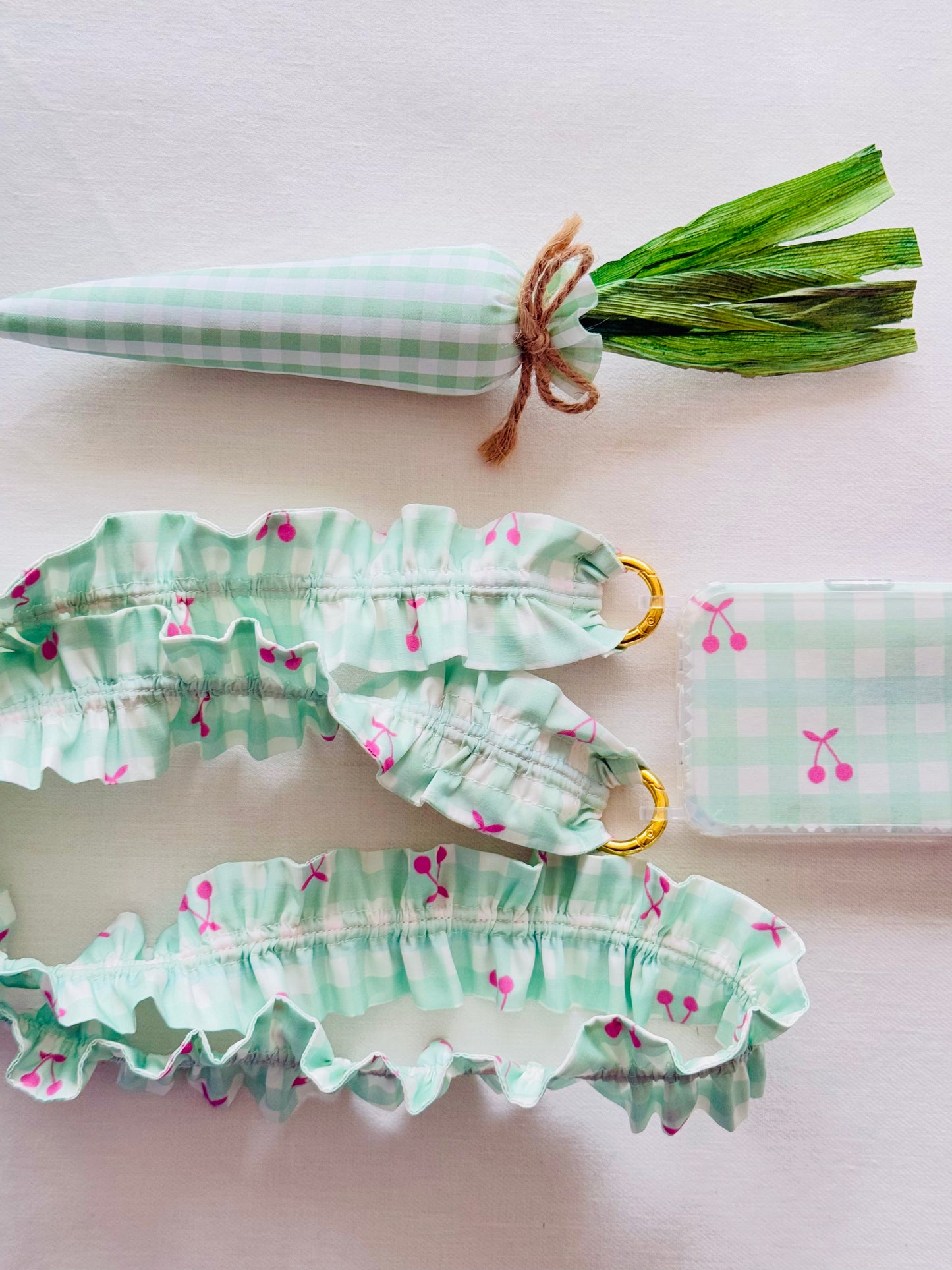 Conjunto Cuelga Movil Rizado Vichy Cerezas