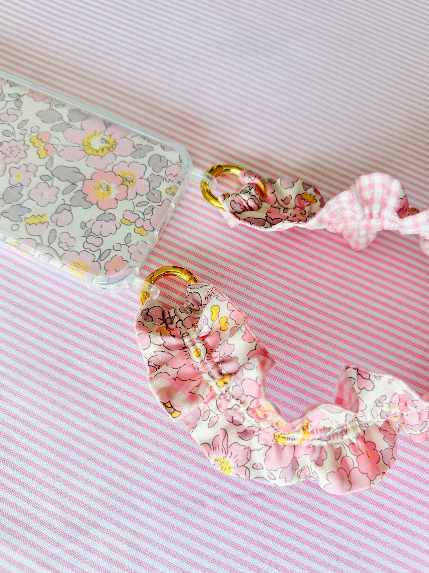 Conjunto Cuelga Movil Rizado Corto Liberty Betsy Rosa y Vichy
