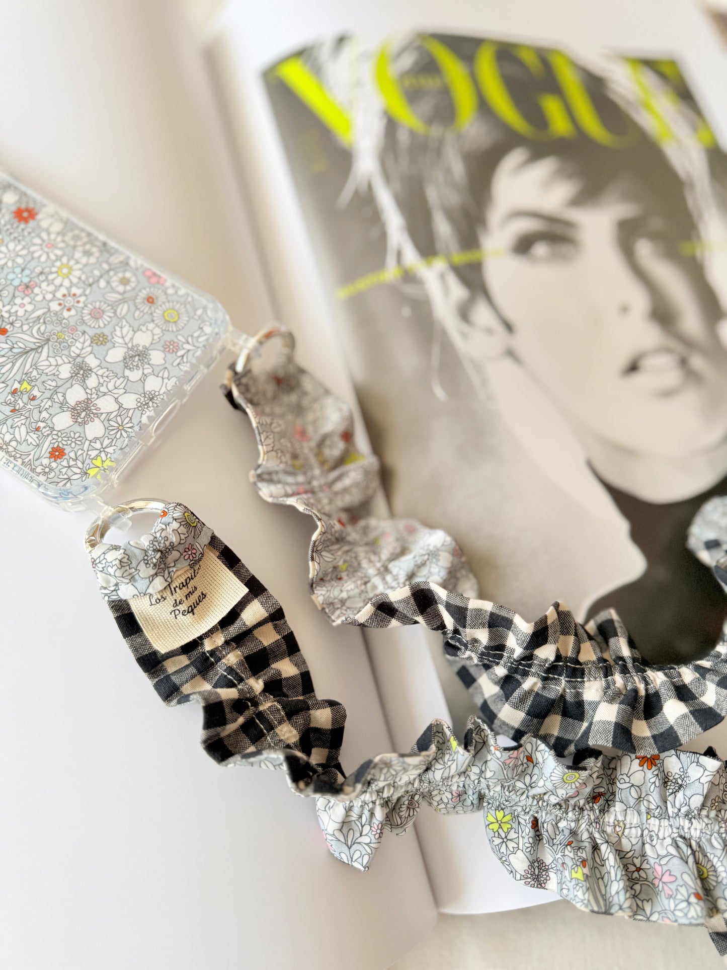 Conjunto Cuelga Movil Liberty Hartland y Vichy Negro