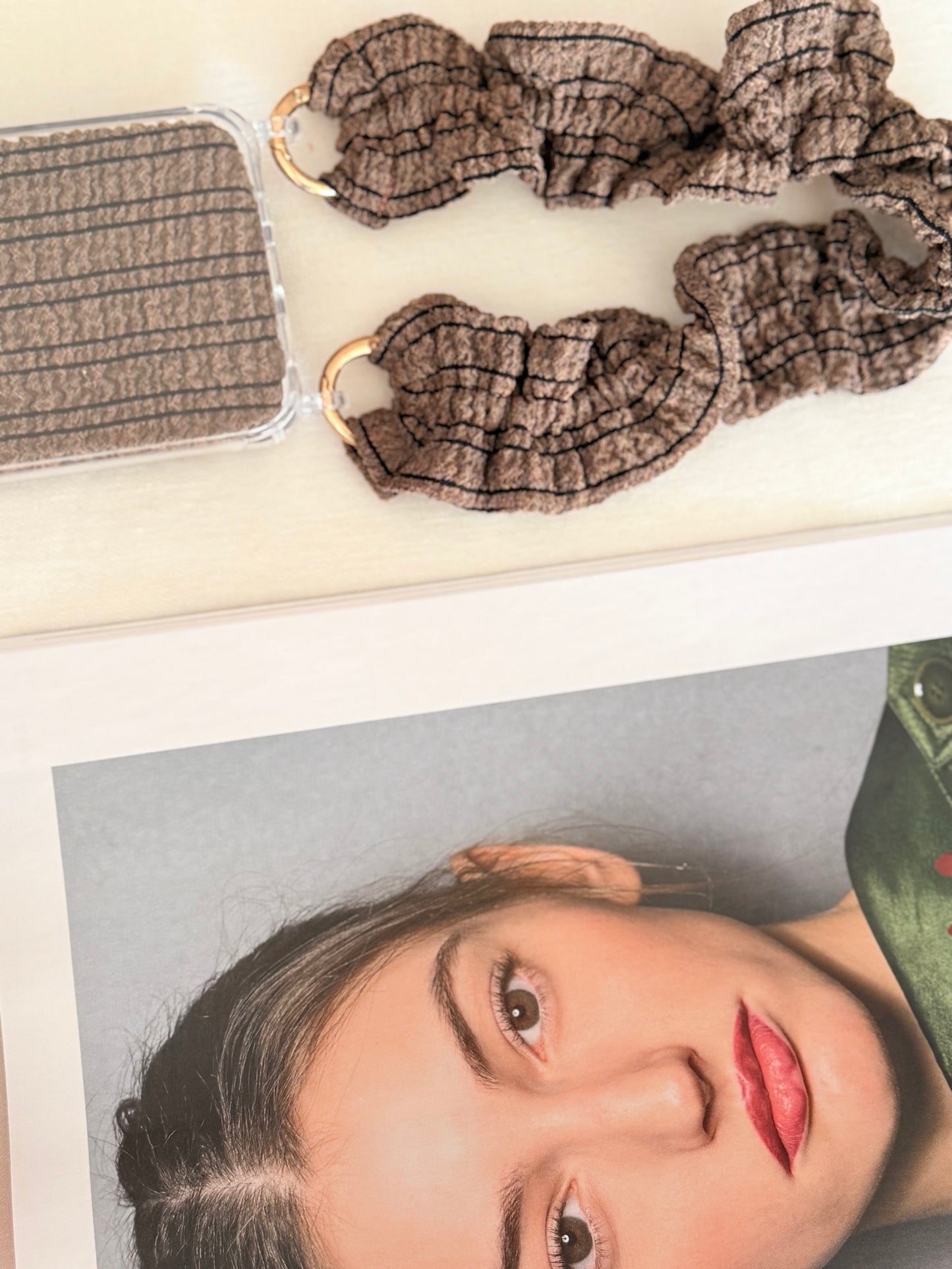 Conjunto Cuelga Movil Rizado Corto Rayas Chocolate