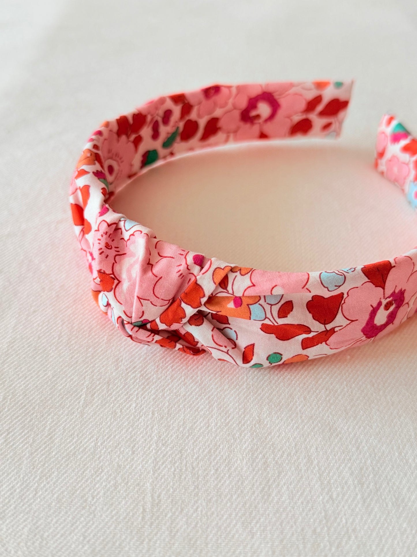 Diadema Nudo Liberty Betsy Rojo y Rosa