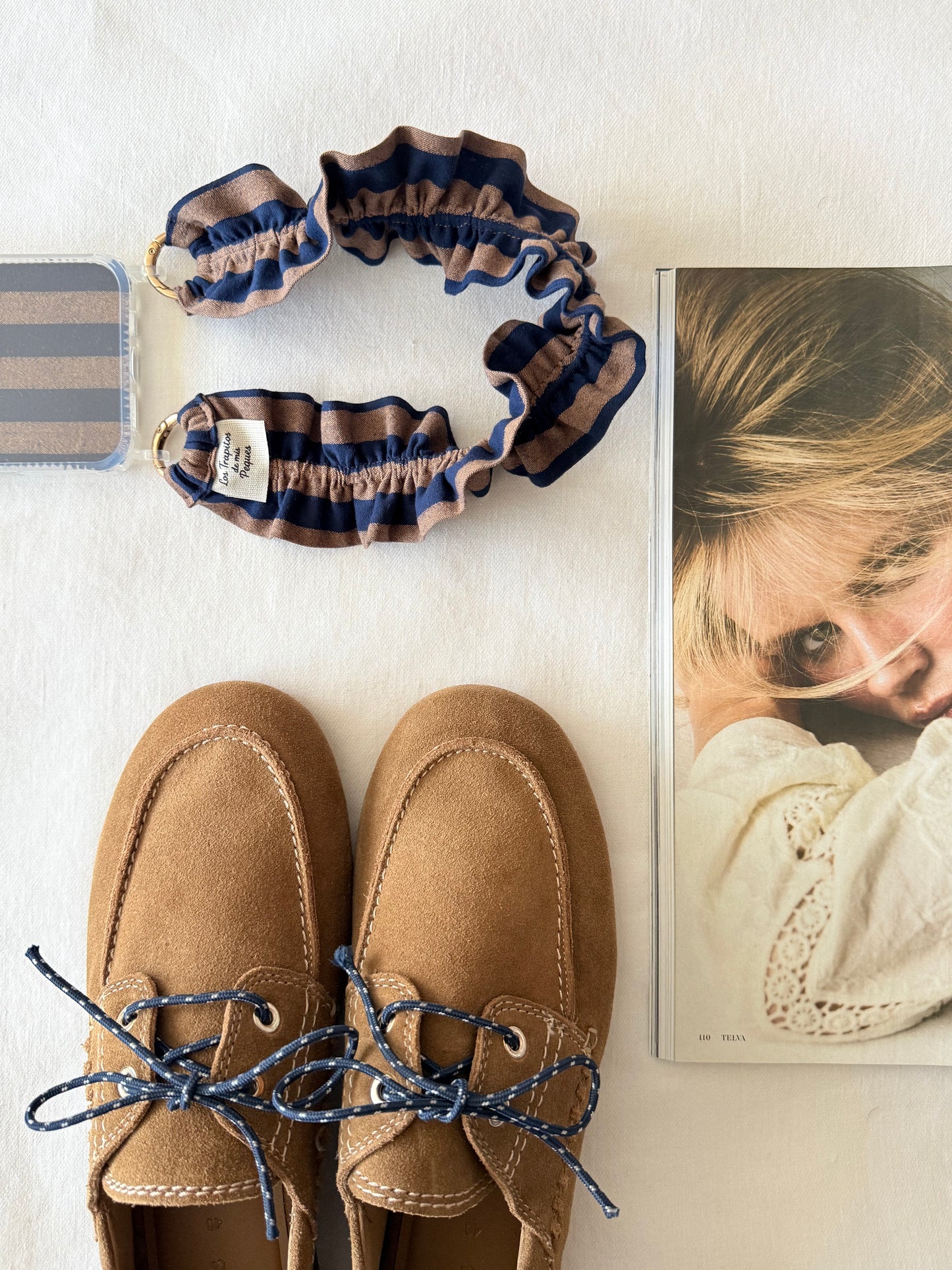 Conjunto Cuelga Movil Rizado Corto Rayas Tostado y Marino